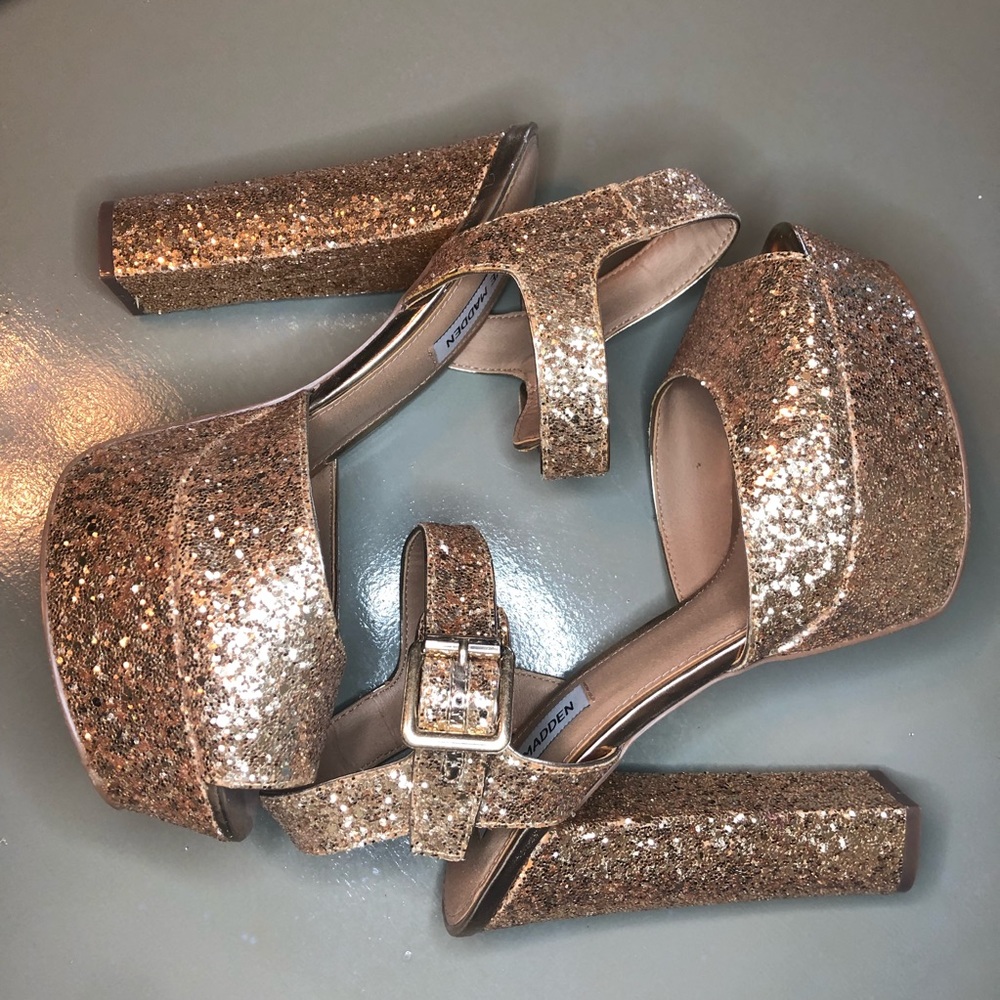 🆕🆕🆕Platform Gold Glitter Shoes